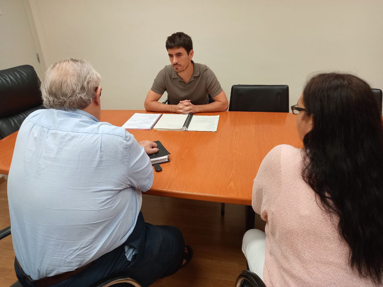 El regidor Marc Serradó es reuneix amb la PAH del Baix Llobregat Nord