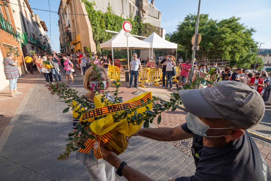 Ofrena floral a Santa Oliva