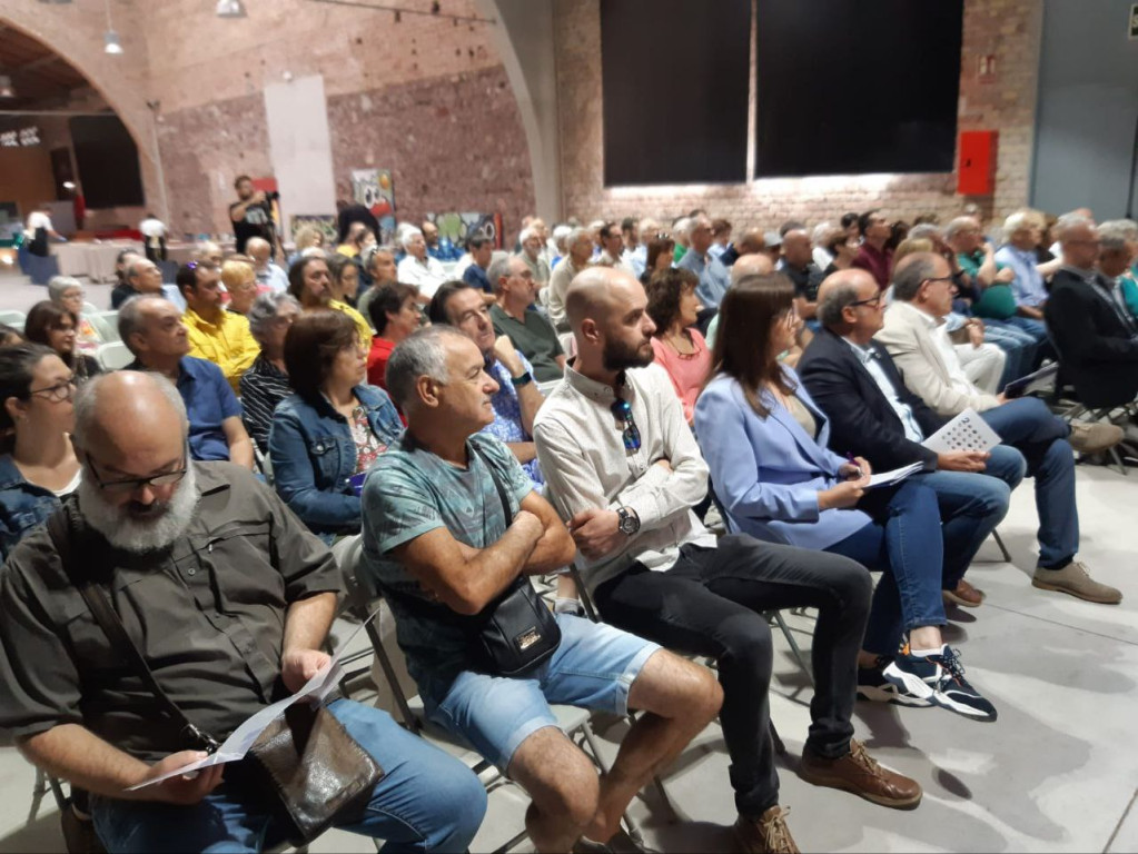 Socis i Socies assistents a l'Acte commemoratiu 25+3 de la Fundació Agrícola Olesa a l'Escorxador