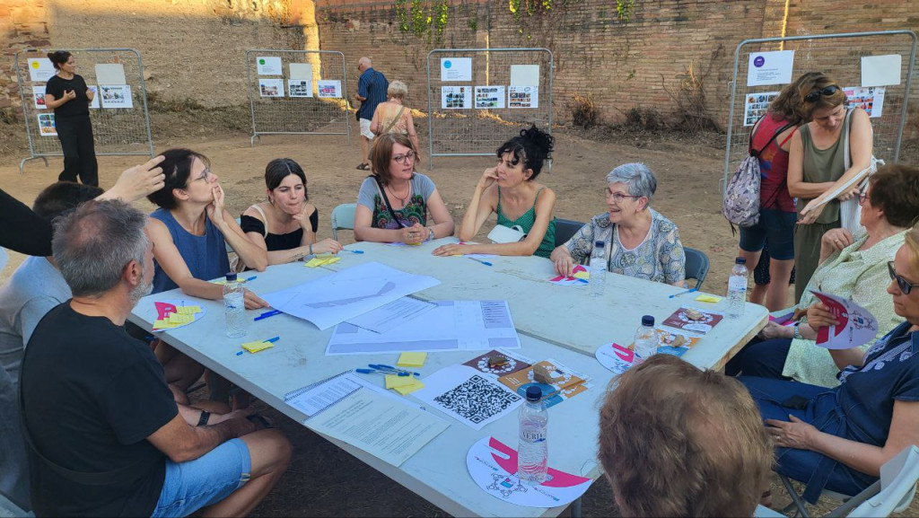 Taula de veïns participants en el Taller