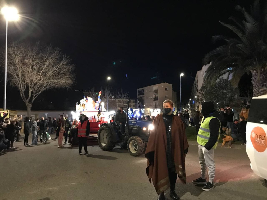 Participants de la comparsa a punt de sortir