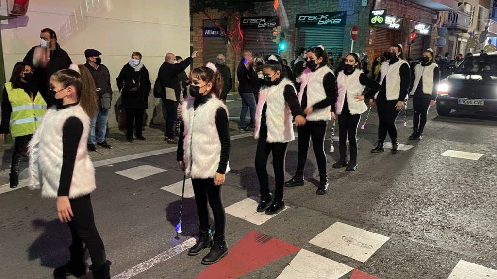 Majorettes preparades per sortir a la comparsa