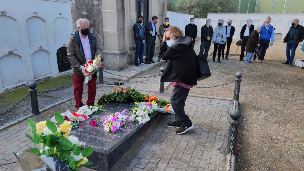 Ofrena Floral al Cementiri Vell d'Abrera