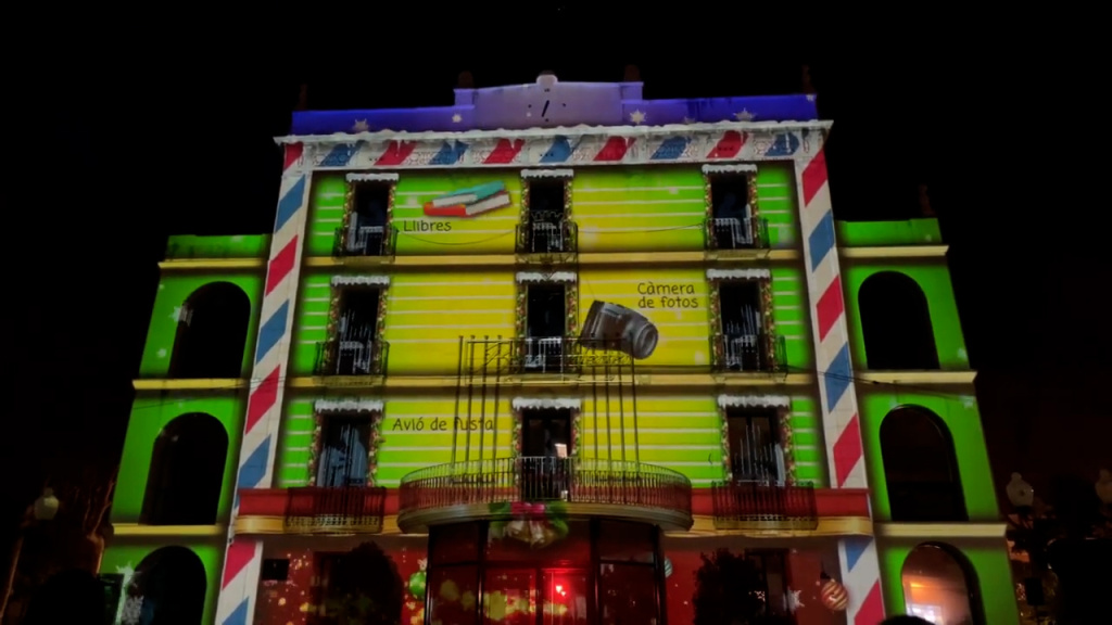 Mapping de Nadal a la façana de l'Ajuntament