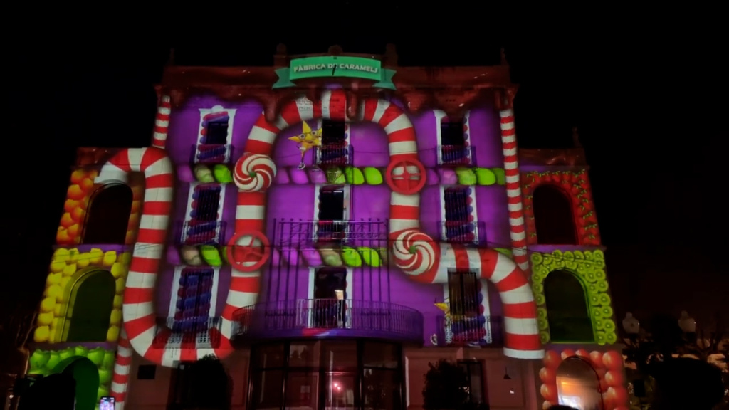 Mapping a la façana de l'Ajuntament