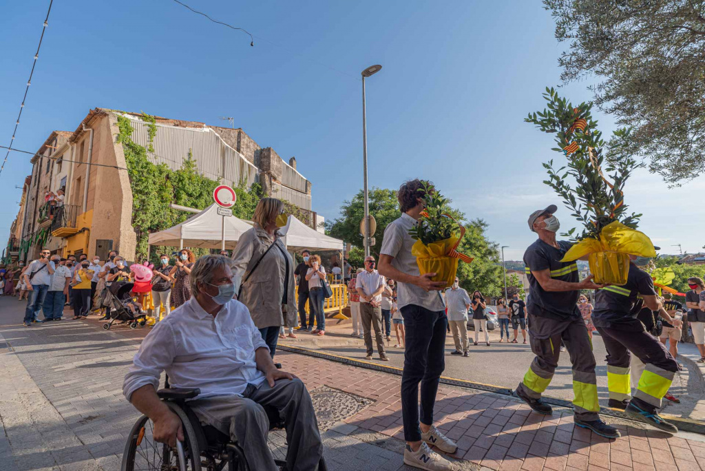 Ofrena Floral a Santa Oliva Regidor Ajuntament