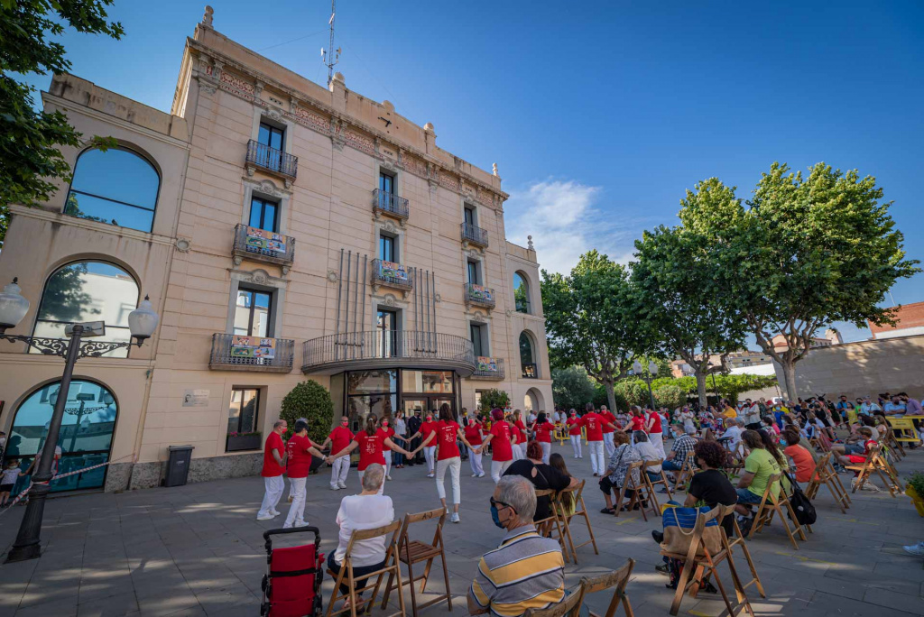 Ballada de Sardanes davant de l'Ajuntament