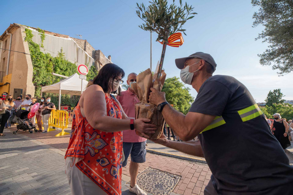 Ofrena de ciutadans a Santa Oliva