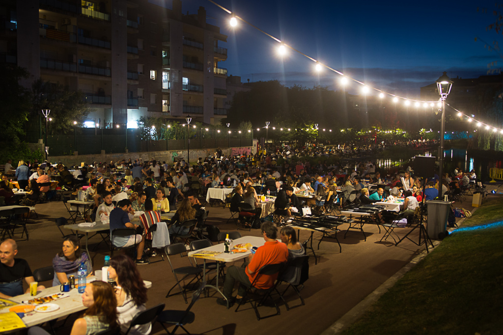 Assistents al sopar de cloenda al Parc Municipal