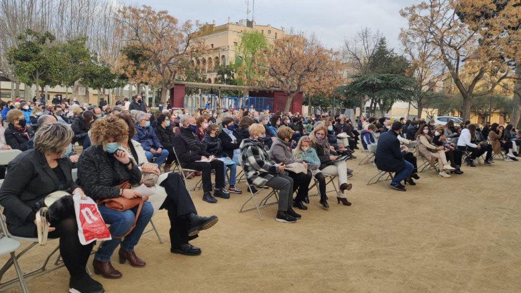 Assistents a l'acte de presentació del llibre al Parc Municipal