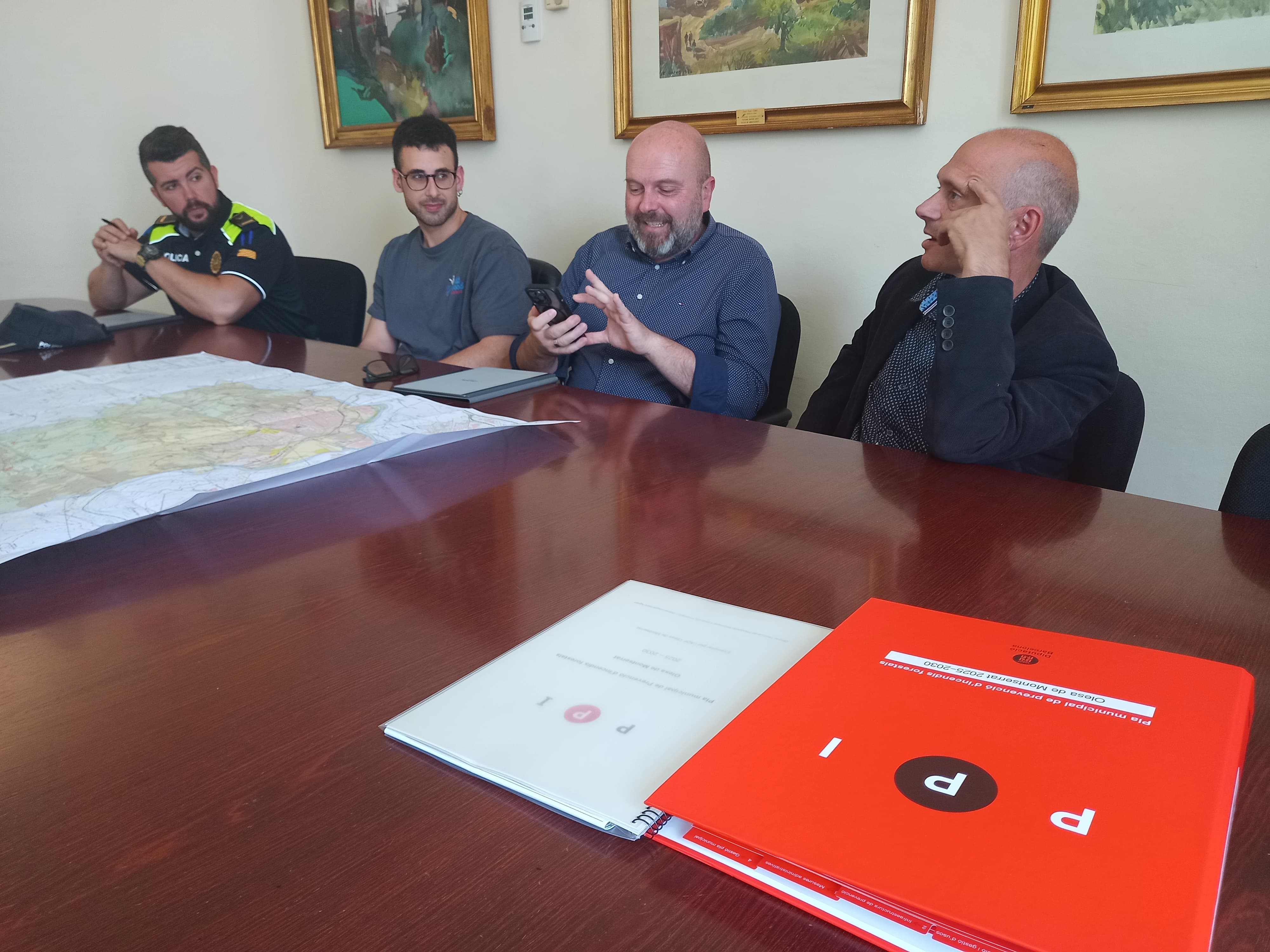 L'Ajuntament d'Olesa es reuneix amb la Diputació de Barcelona per rebre el Pla de Prevenció d'Incendis