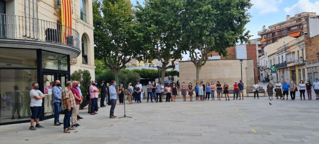 Minut de silenci com a mostra de suport a les víctimes i afectats per l'incendi de Sant Bernat