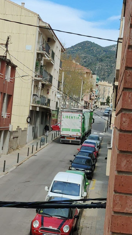 Multat el conductor d'un tràiler que circulava contra direcció pel centre d'Olesa